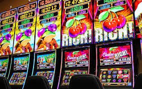 Keseruan taruhan sepak bola dan live casino di gebyar4d platform